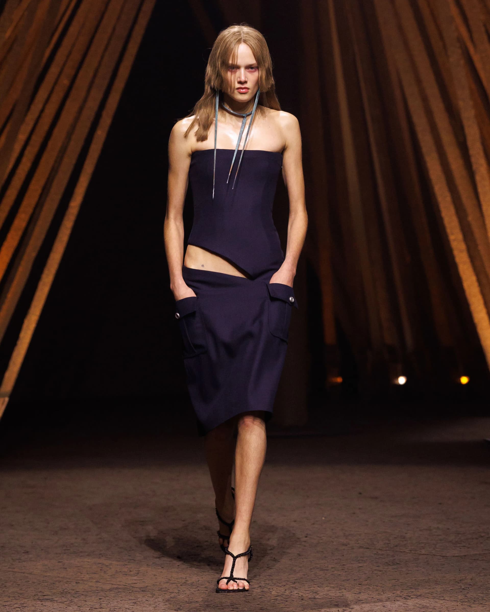 Alexander McQueen look from the official house site.