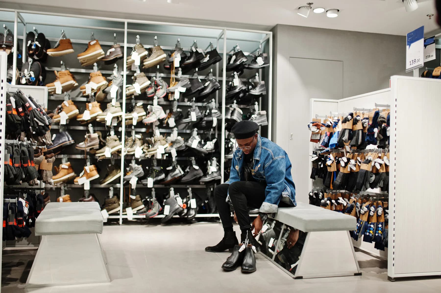 APMA 2025 Report Reveals Walking Shoes Should Be Replaced Every 300–500 Miles