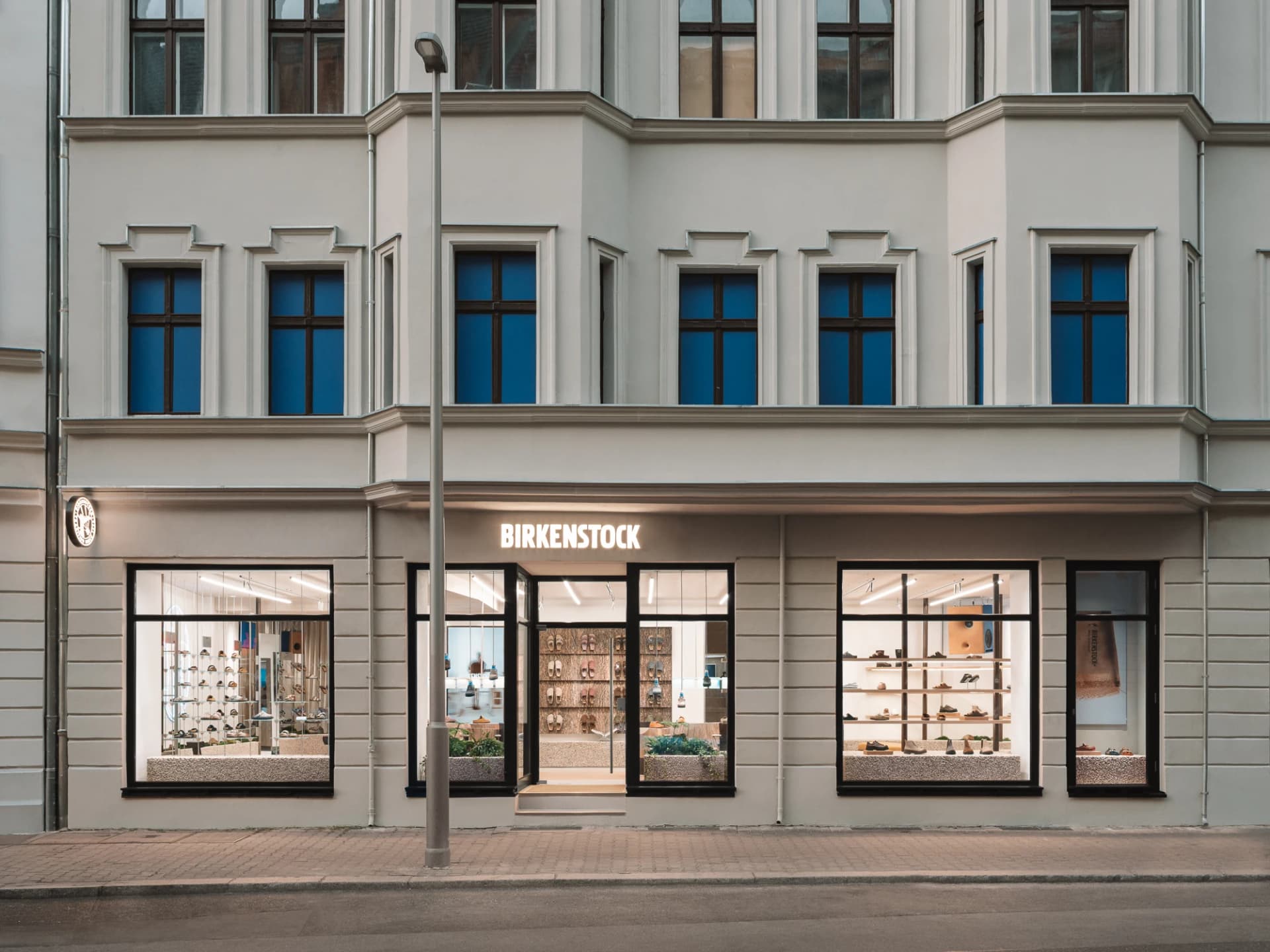 BIRKENSTOCK Berlin-Mitte store interior with exposed concrete and footbed-inspired materials.
