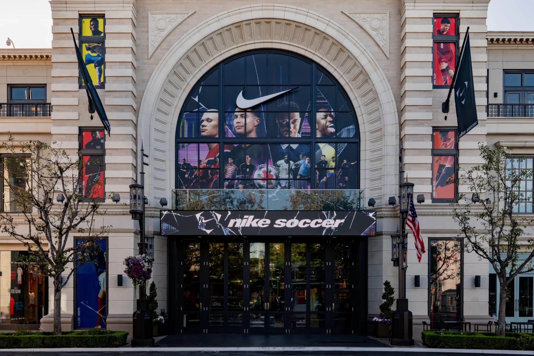 Nike Brings Football Fandom to Life Through Immersive Retail Activations — additional view 5