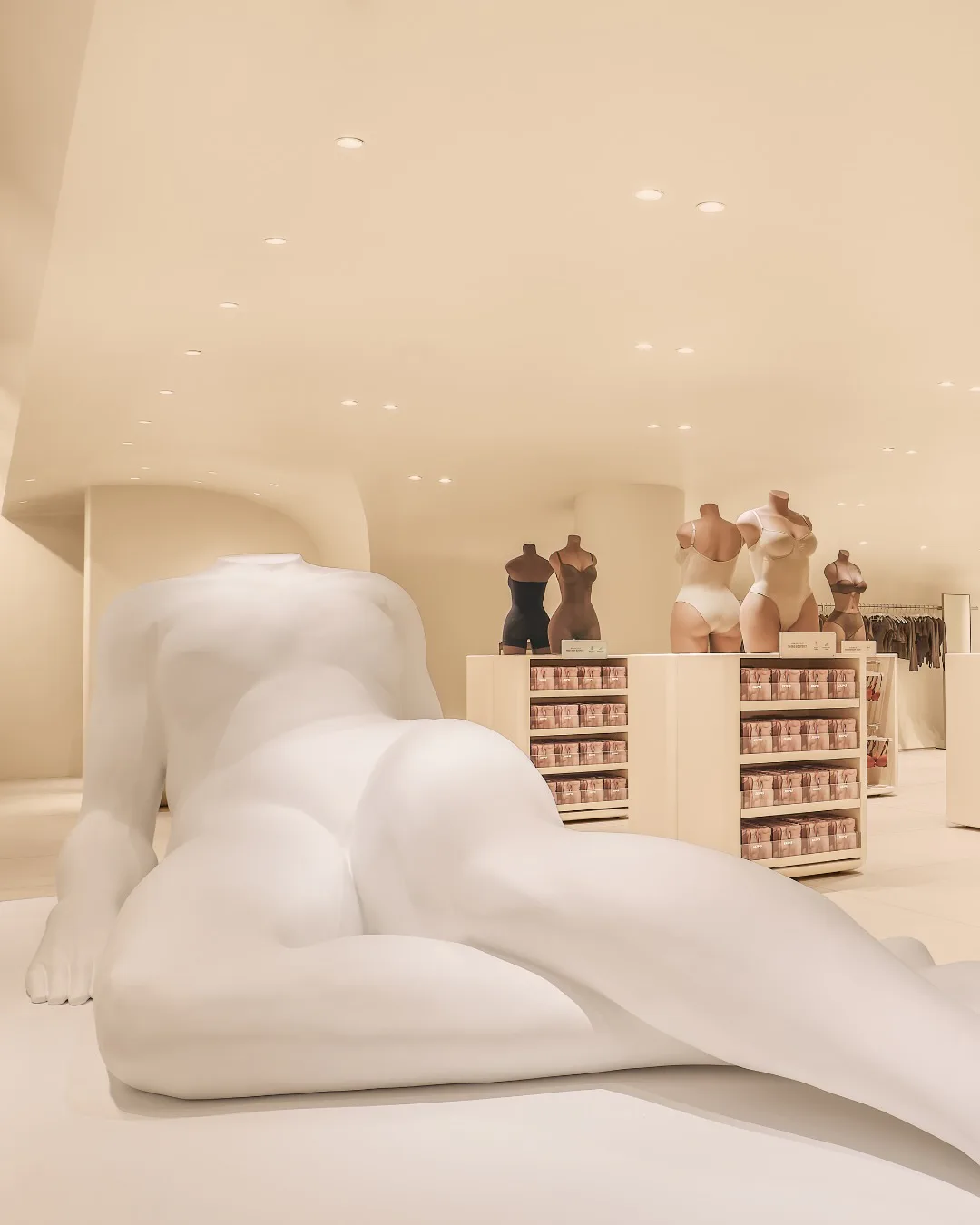 SKIMS Opens Architectural Gold Coast Flagship in Chicago — additional view 5
