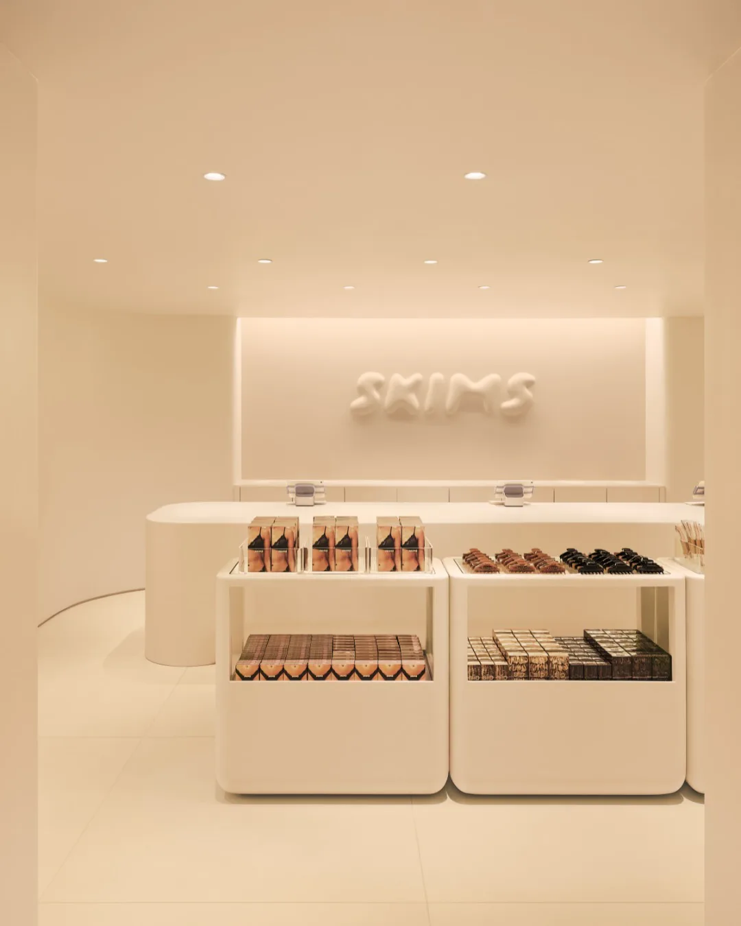 SKIMS Opens Architectural Gold Coast Flagship in Chicago — additional view 4