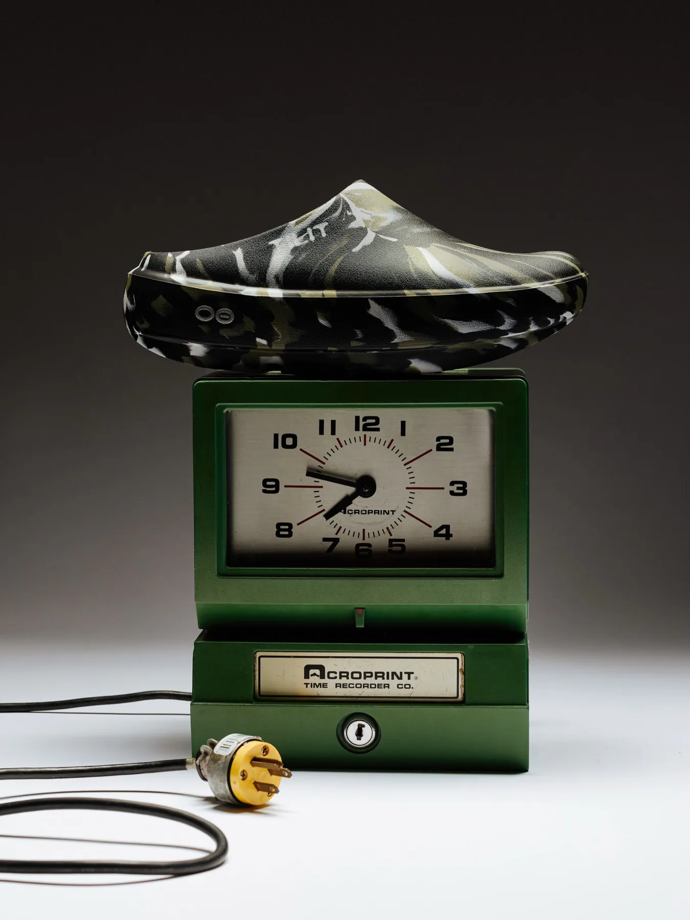 TILIT x OOFOS Cloog PLUS Redefines Recovery Footwear for Hospitality Workers — additional view 1