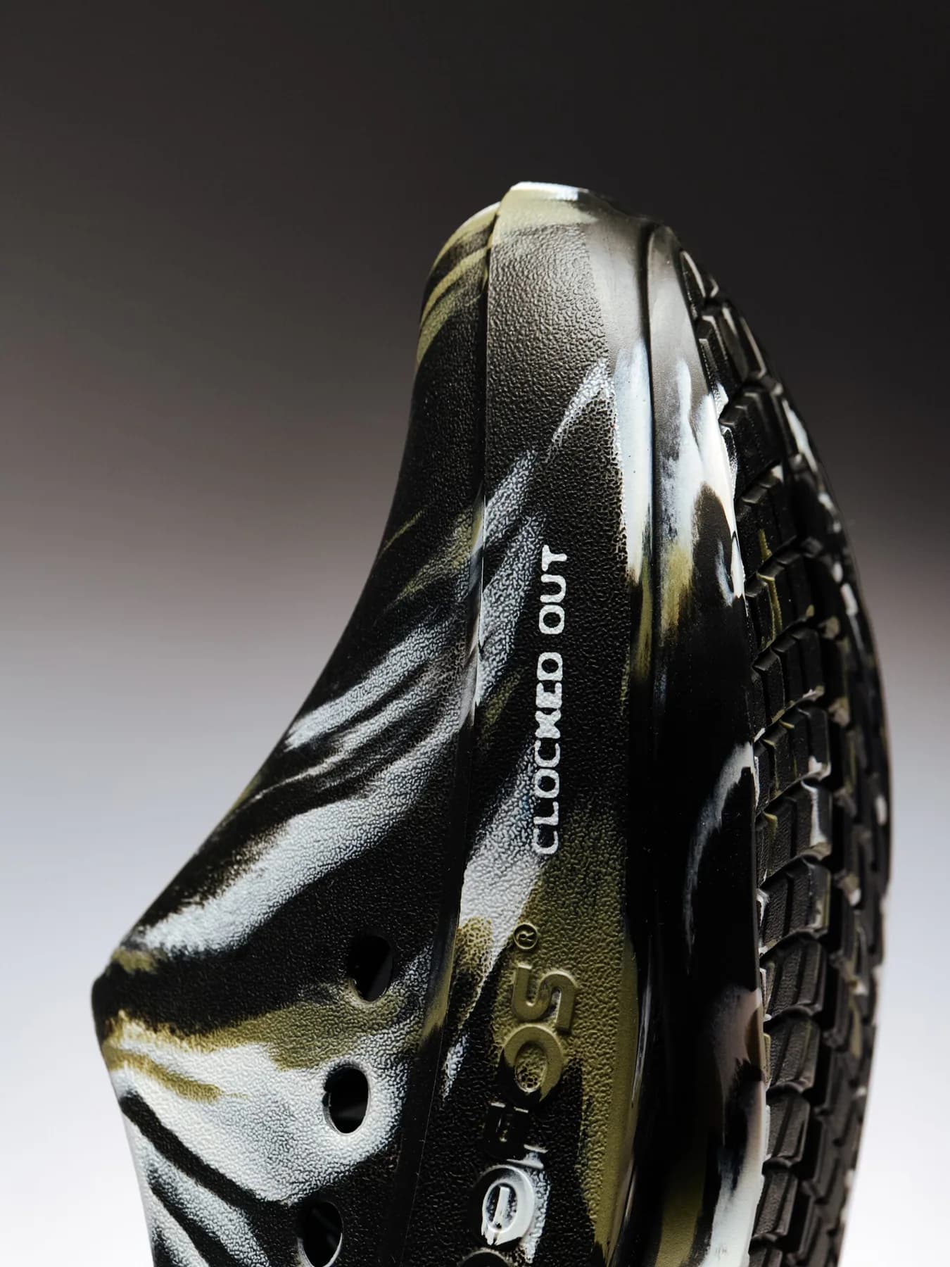 TILIT x OOFOS Cloog PLUS Redefines Recovery Footwear for Hospitality Workers — additional view 3