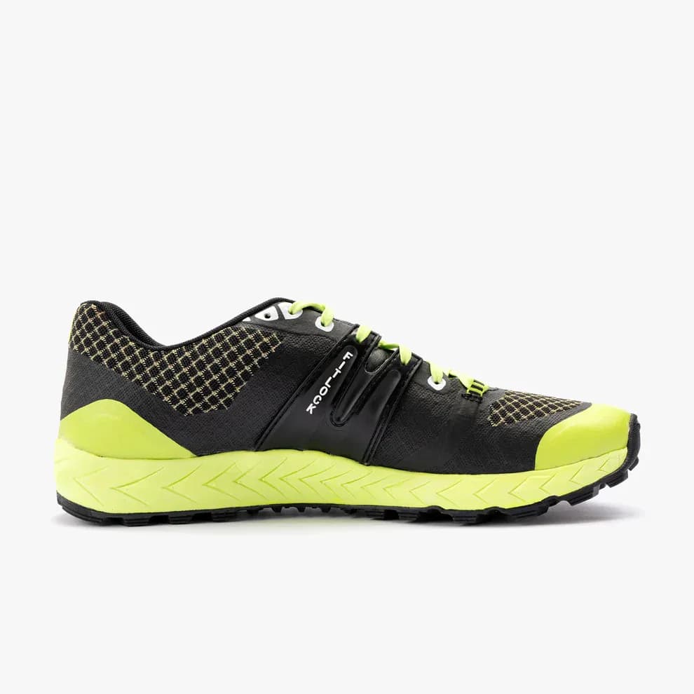 VJ Shoes Closure Highlights Limits of Pure Performance Positioning — additional view 3