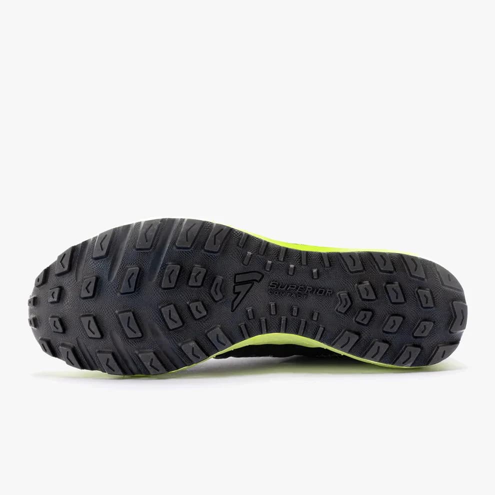 VJ Shoes Closure Highlights Limits of Pure Performance Positioning — additional view 4