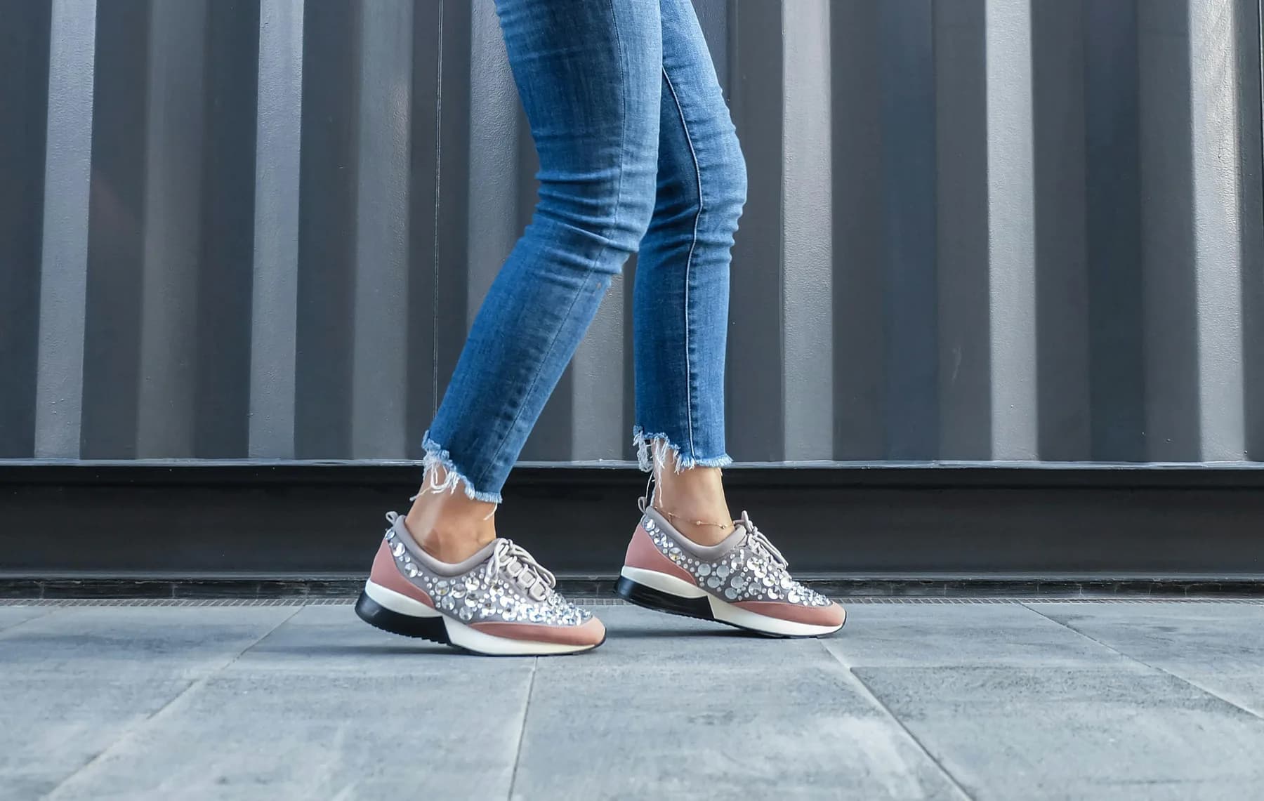 What Shoes to Wear with All Types of Jeans