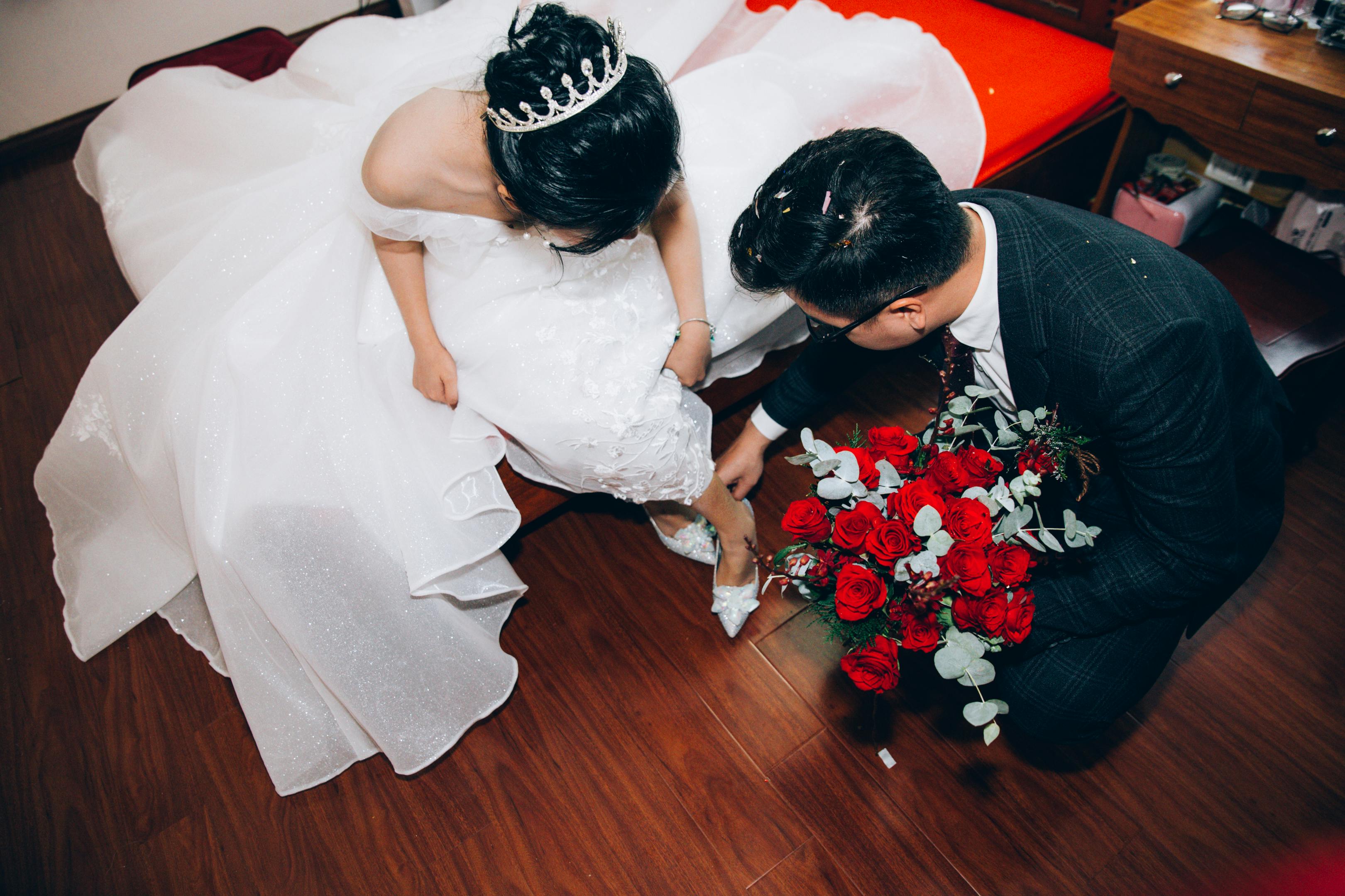 How to Play the Wedding Shoe for Your Reception