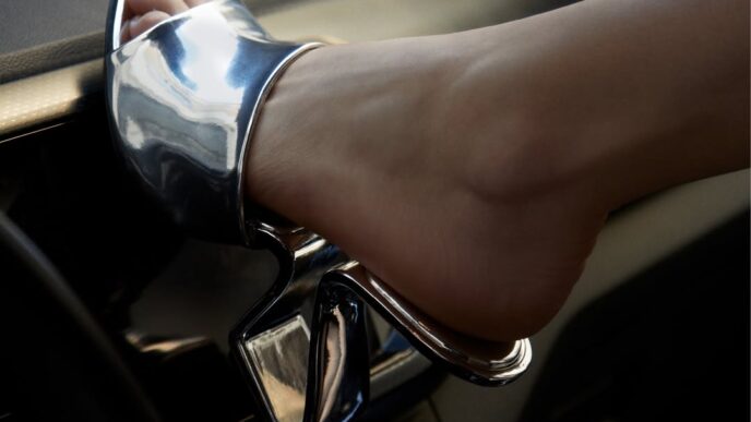 Sergio Rossi Sinuous Mule leads the Brand’s Push into Futuristic Evening Silhouettes