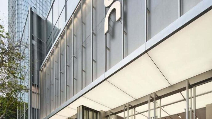 On Expands China Presence with Largest New Shenzhen Flagship Store